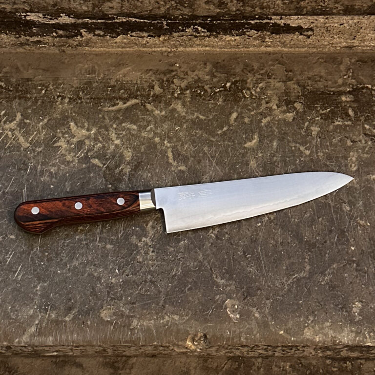 JKC aus 10 mkökskniv i modell gyoto som är det japanska namnet på en kockkniv